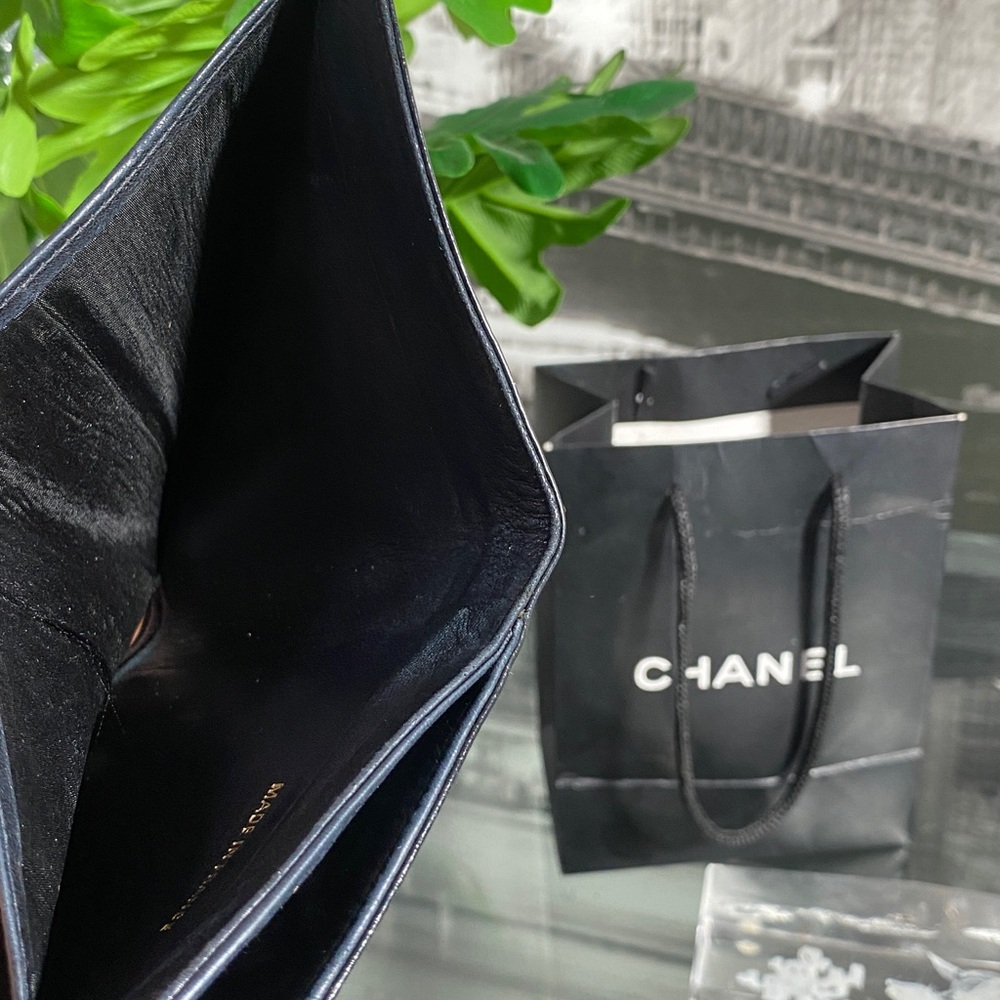 Authentic CHANEL Timeless CC Logo Caviar Leather Wallet - Picture 12 of 15